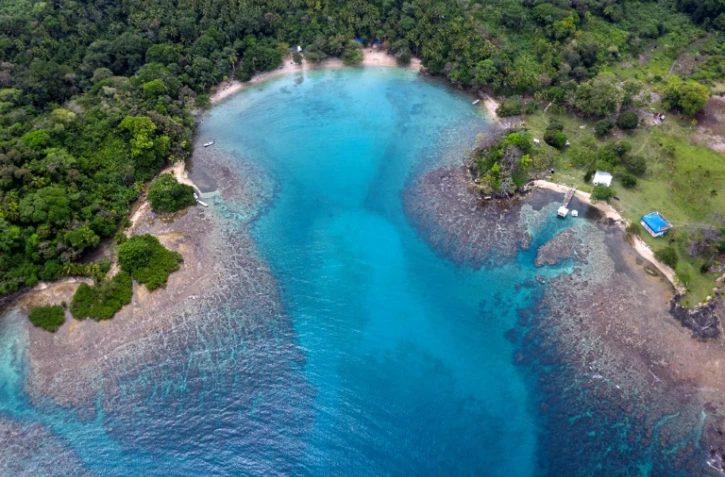 Vue aérienne du massif corallien de Portobelo, le 16 avril 2021 au Panama