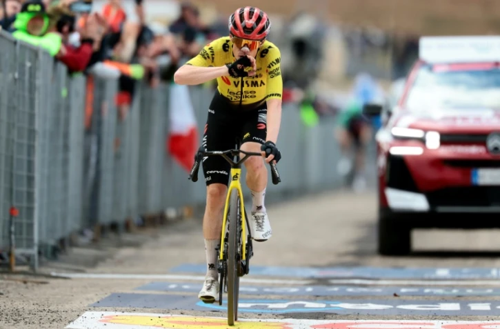 Le Danois Jonas Vingegaard vainqueur de la 7e étape du Tour d'Italie au sommet du Blockhaus, le 15 mai 2026
