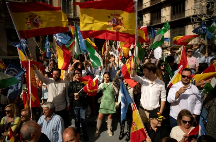 Des sympathisants du Parti populaire (PP, droite) manifestent à Madrid contre un projet d'amnistie des indépendantistes catalans, le 29 octobre 2023