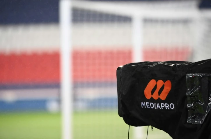 Une caméra du groupe Mediapro lors du match entre le PSG et Lyon, le 13 décembre au Parc des princes, Paris.