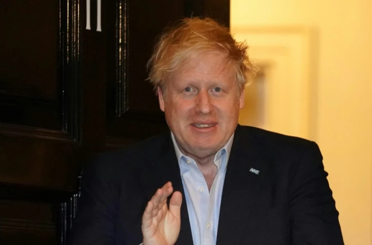 Photo distribuée par les services du Premier ministre britannique datant du 2 avril 2020 de Boris Johnson participant à une cérémonie pour remercier le personnel soignant britannique dans sa lutte contre le coronavirus