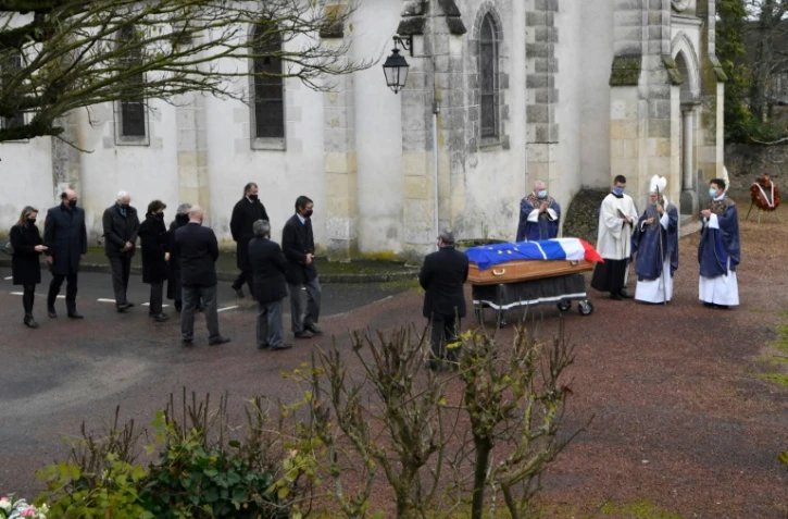 Début des obsèques de l'ancien président Valéry Giscard d'Estaing le 5 décembre 2020 à Authon (Loir-et-Cher)
