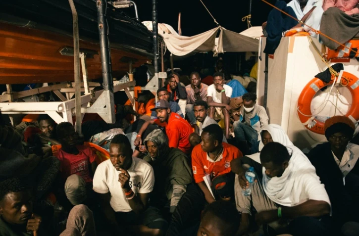 Migrants à bord du navire Lifeline le 25 juin 2018 au large de Malte, photo fournie par l'ONG allemande Mission Lifeline.
