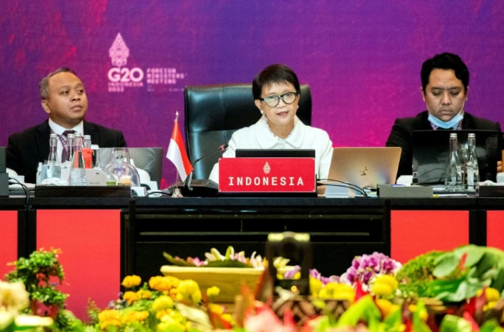 La ministre indonésienne des Affaires étrangères, Retno Marsudi (C), lors d'une réunion des chefs de la diplomatie du G20 à Nusa Dua (Bali), le 8 juillet 2022