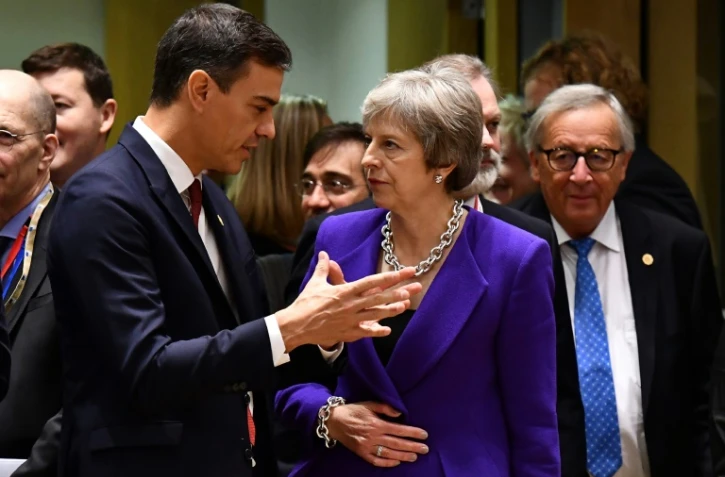 Le président du gouvernement espagnol Pedro Sanchez et la Première ministre britannique Theresa May lors d'un Conseil européen à Bruxelles le 18 octobre 2018