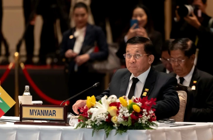 Photo diffusée par le ministère thaïlandais des Affaires étrangères montrant le chef de la junte birmane, le général birman Min Aung Hlaing lors du sommet régional Bimstec à Bangkok, le 4 avril 2025 en Thaïlande