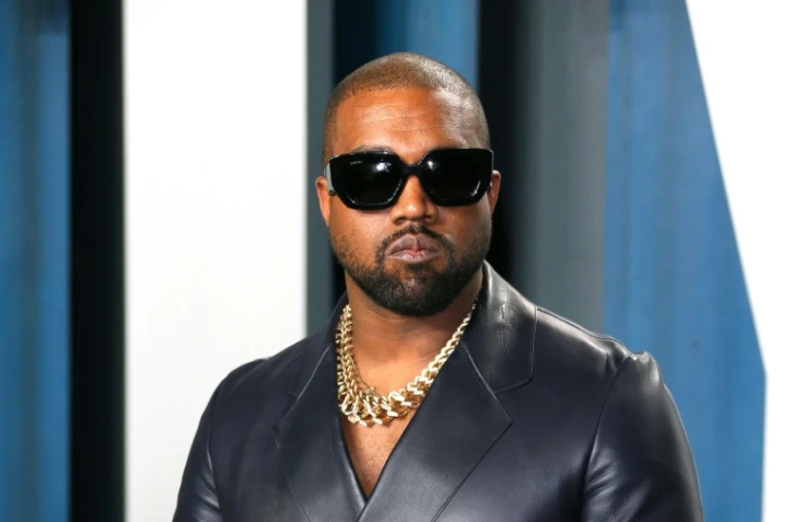 Kanye West assiste à une cérémonie à Beverly Hills, en Californie, le 9 février 2020
