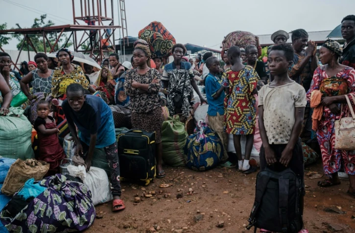 Des familles qui ont fui les combats dans l'est de la République du Congo arrivent au camp de Rugombo, au Burundi, le 17 février 2025