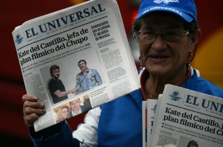 L'acteur Sean Penn serrant la main du traficant de drogue Joaquin "El Chapo" Guzman fait la Une le 10 janvier 2016 du quotidien mexicain "El Universal"