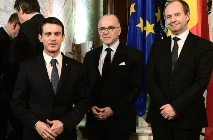 Le Premier ministre Manuel Valls, le ministre de l'Intérieur Bernard Cazeneuve et le ministre de la Justice Jean-Jacques Urvoas, lors du mini-sommet sur le terrorisme le 1er février 2016 à Bruxelles