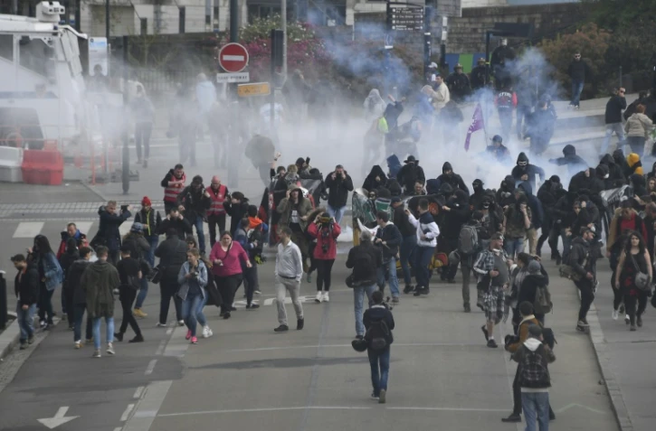 La police a fait usage de canons à eau et de gaz lacrymogènes contre des manifestants venus à Nantes soutenir la ZAD de Notre-Dame-des-Landes le 14 avril 2018