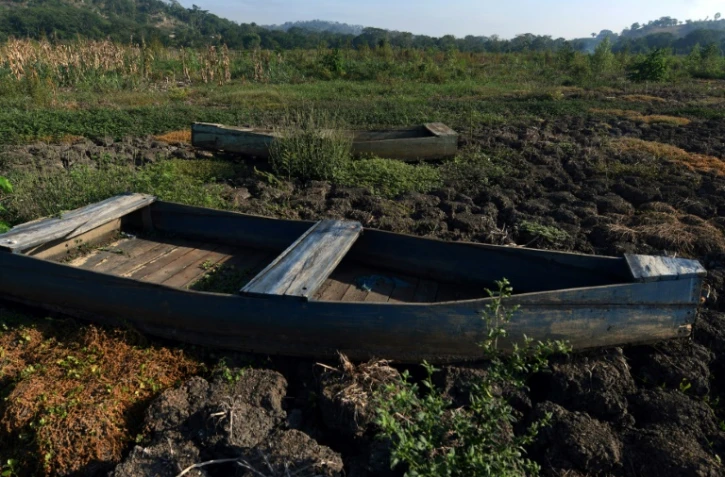 Des barques sur les rives asséchées des lacs Jucutuma et Ticamaya, à San Pedro Sula, 240 kilomètres au nord de Tegucigalpa, le 13 octobre 2020