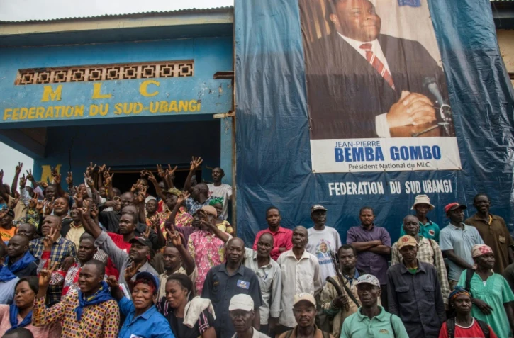 Des partisans de Jean-Pierre Bemba sont rassemblés devant son parti, le MLC, à Gemena, fief familial de l'ancien chef de guerre, le 30 juillet 2018