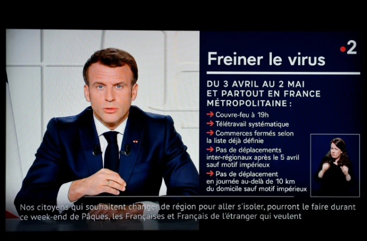 Emmanuel Macron à l'Elysée durant son allocution diffusée sur BFMTV, à Paris le 31 mars 2021
