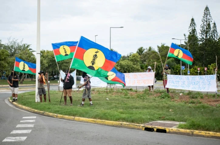 Des militants indépendantistes manifestent leur soutien aux responsables kanak interpellés, le 22 juin 2024 à Nouméa