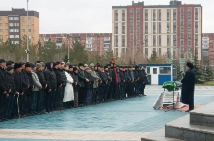 Les funérailles de mineurs tués dans un accident minier, le 30 octobre 2023 à Karaganda, au Kazakhstan