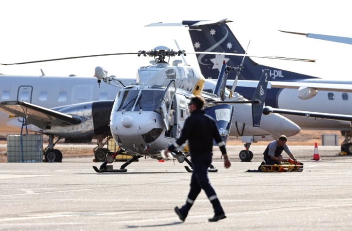 Un hélicoptère de secours sur le tarmac de l'aéroport de Darwin, capitale du Territoire du Nord de l'Australie, le 27 août 2023