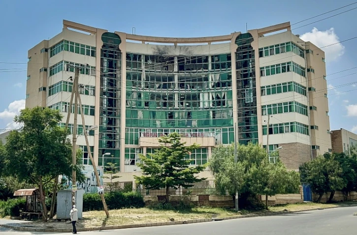 Le bâtiment hébergeant Tigrai TV, organe officiel des autorités rebelles du Tigré, Etat régional du nord de l'Ethiopie, le 27 septembre 2026, après une frappe de drone à Mekele, capitale régionale du Tigré