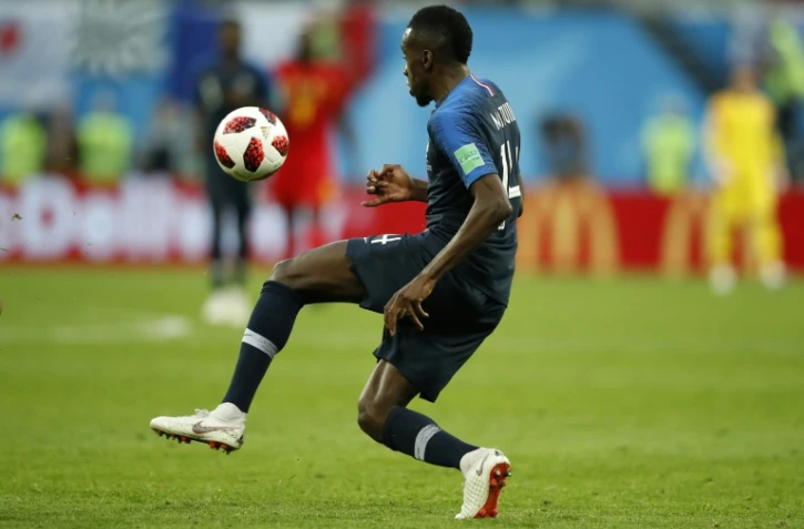 Le milieu des Bleus Blaise Matuidi contrôle le ballon face à la Belgique en demi-finales du Mondial, le 10 juillet 2018 à Saint-Pétersbourg