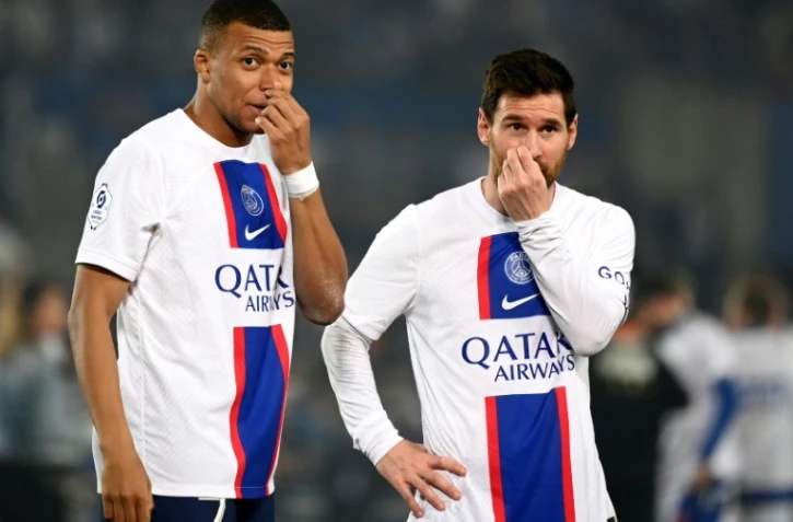 Les stars du PSG Kylian Mbappé et Lionel Messi lors du match à Strasbourg, le 27 mai 2023