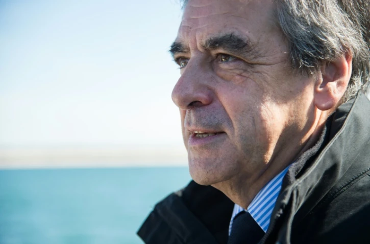 François Fillon, le candidat LR à la présidentielle, dans le port du Croisic dans l'ouest de la France en Loire-Atlantique, le 27 mars 2017