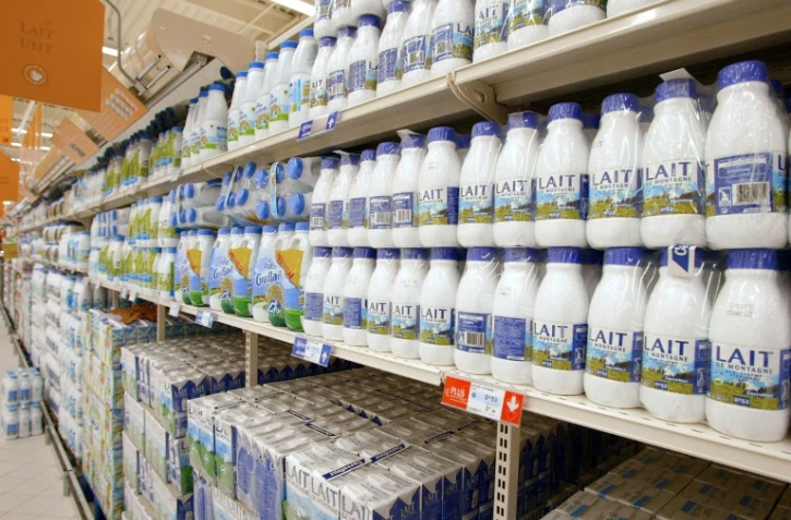 Une nouvelle marque devrait faire son apparition dans les hyper et supermarchés Carrefour dès la fin octobre nommée "C'est qui le patron ?! La marque du consommateur", élaborée à partir de la décision du consommateur sur le prix et les conditions de production 