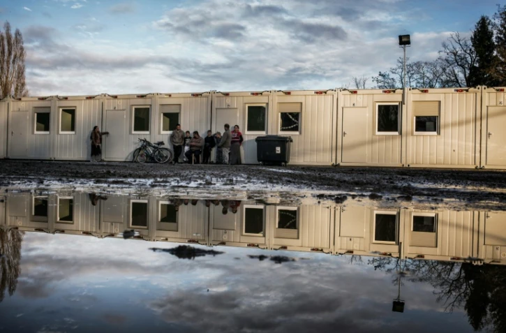 Des familles de Roms, le 23 décembre 2015 à Saint-Genis-les-Ollières, près de Lyon