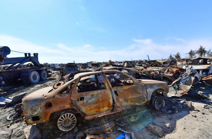 Des véhicules calcinés dans ce qui fut la dernière poche du groupe Etat islamique (EI) à Baghouz, dans l'est de la Syrie, le 23 mars 2019