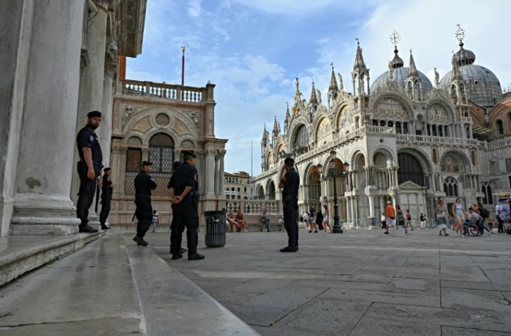 Des carabiniers mobilisés le 8 juillet 2021 sur la place San Marco à Venise, à la veille de l'ouverture de la réunion du G20 Finances