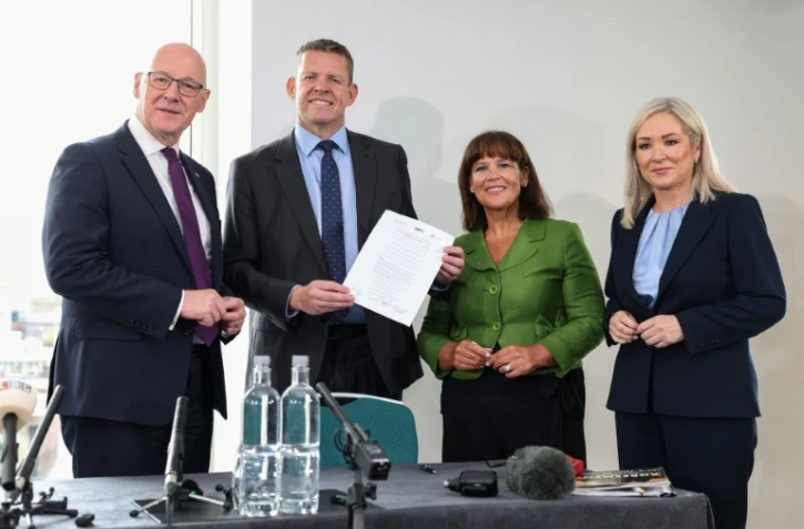 De gauche à doite le Premier ministre écossais John Swinney, le Premier ministre gallois Rhun ap Iorwerth, la présidente du Sinn Féin nord-irlandais Mary Lou McDonald et la Première ministre nord-irlandaise Michelle O'Neill, à Cardiff, au pays de Galles, le 14 septembre 2026
