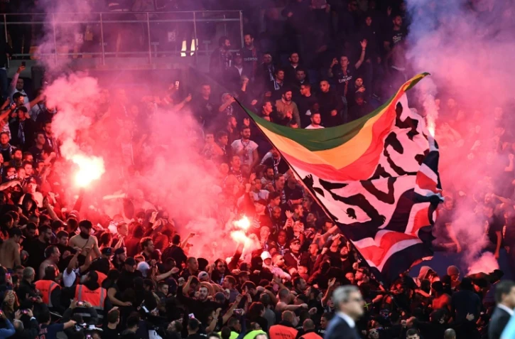 Des fumigènes allumés lors du match entre le PSG et l'Etoile Rouge Belgrade, en Ligue des champions, le 3 octobre 2018 au Parc des Princes