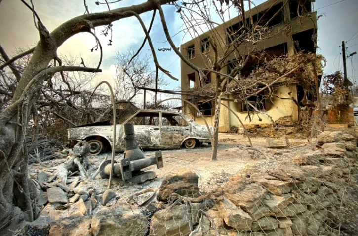 Une voiture et une maison brûlées près de la ville de Manavgat (Turquie), après un incendie, le 31 juillet 2021