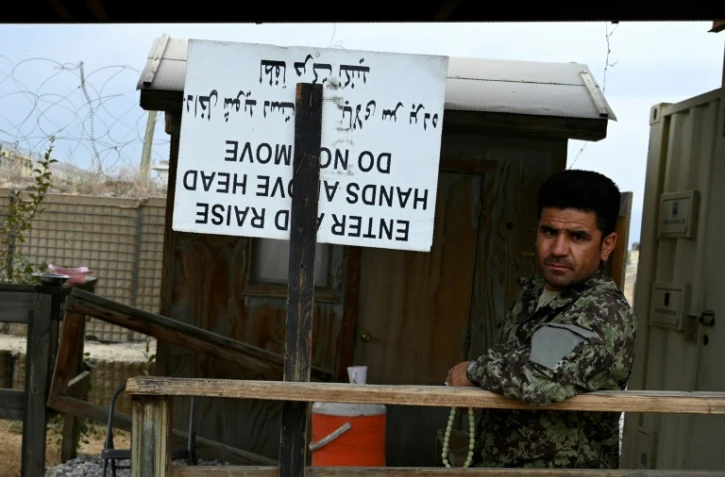 Un soldat afghan dans la base aérienne de Bagram après le départ des troupes américaines et de l'Otan, le 5 juillet 2021