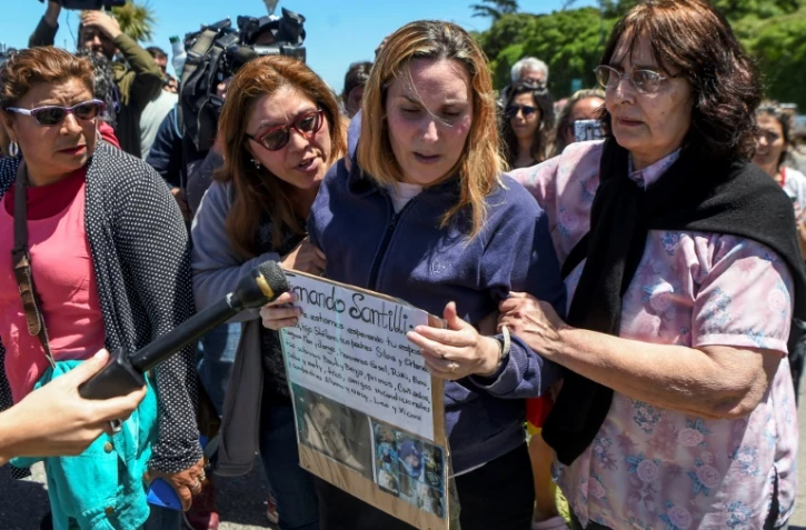 Jessica Gopar la femme de Fernando Santilli, membre d'équipage du sous-marin, à la base navale de Mar del Plata au sud de Buenos Aires, le 23 novembre 2017
