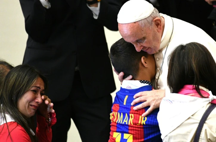 Le pape donne une audience à des malades et leurs familles le 18 mai 2017