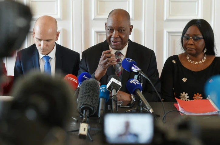 Les parents de Naomi Musenga, décédée à Strasbourg après un appel au Samu non pris au sérieux, et un de leurs avocats Jean-Christophe Coubris, lors d'une conférence de presse le 22 juin 2018