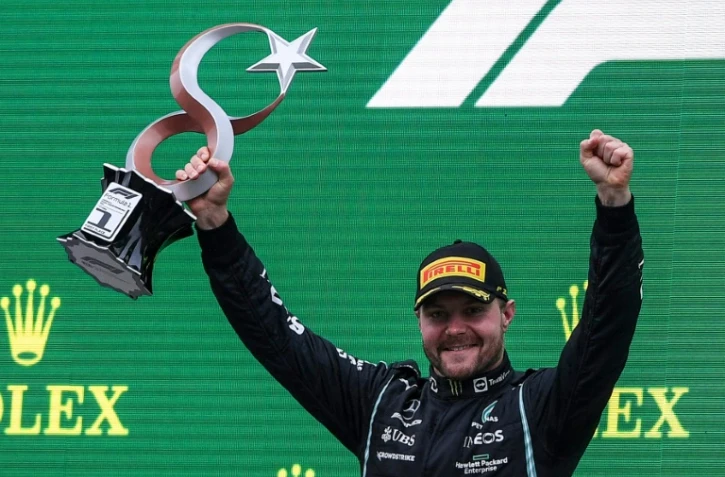 Le pilote Mercedes Valtteri Bottas vainqueur du GP de Turquie sur le circuit d'Istanbul Park, le 10 octobre 2021 