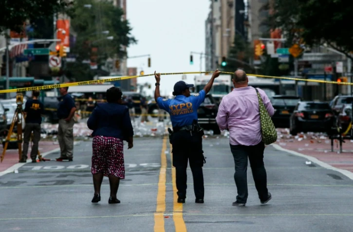 Une policière sur la 23e rue à New York où a eu lieu l'explosion qui a blessé une trentaine de personnes, le 17 septembre 2016