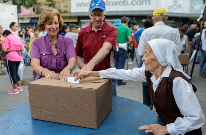 Les Vénézuéliens ont commencé à voter lors d'une consultation populaire organisée par l'opposition contre le gouvernement du président Nicolas Maduro.