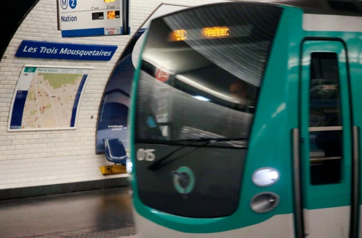Photo d'une rame du métro parisien, le 1er avril 2016