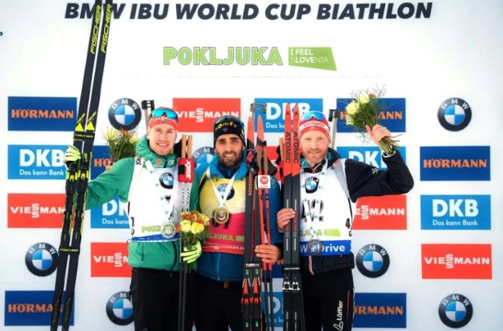 Martin Fourcade sur la 1re marche du podium du 20 km Individuel à Pokljuka, en Slovénie, le 6 décembre 2018