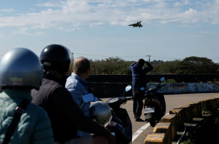 Un Mirage 2000 de l'armée de l'air taïwanaise décollant de la base aérienne de Hsinchu, dans le nord-ouest de Taïwan, le 29 décembre 2025
