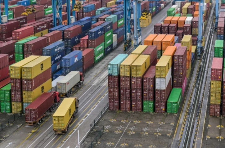 Des conteneurs au port de Ningbo, dans l'est de la Chine, le 28 mai 2025