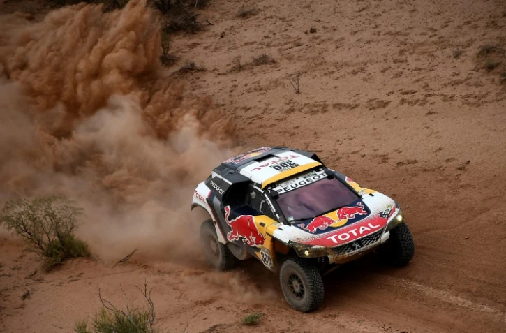 Le Français Stéphane Peterhansel au volant de sa Peugeot lors de la 11e étape du rallye-raid Dakar, le 13 janvier 2017 à Rio Cuarto (Argentine)