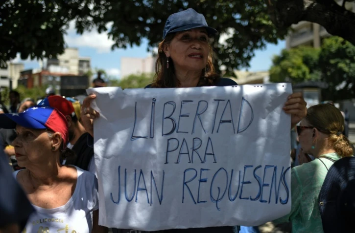 Des opposants manifestent le 11 août 2018 à Caracas, au Venezuela, pour réclamer la libération du député d'opposition Juan Requesens, arrêté sous l'accusation d'avoir soutenu "l'attentat" contre le président Maduro