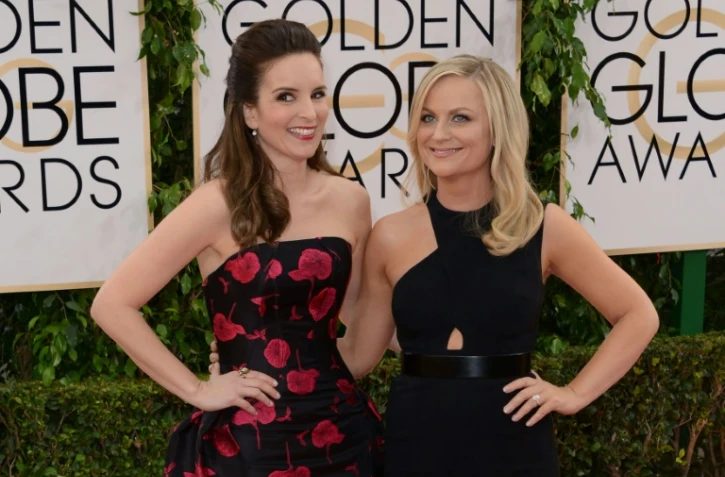 Les comédiennes Tina Fey (G) et Amy Poehler (D) le 12 janvie 2014 qui vont animer la cérémonie des Golden Globes, virtuelle en 2021