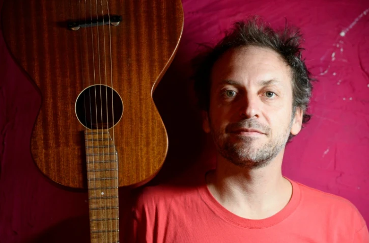 Le chanteur français Mathieu Boogaerts le 11 février 2016 à Paris