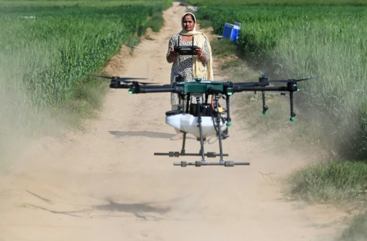 Sharmila Yadav, pilote de drone, à Pataudi, en Inde, le 29 février 2024