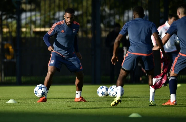 Alexandre Lacazette et les Lyonnais préparent le match contre Valence en Ligue des champions à Tola Vologe, le 28 septembre 2015