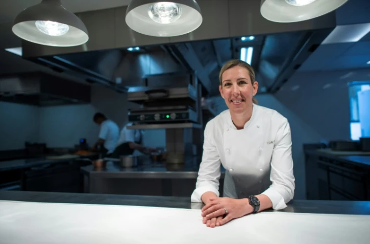La cheffe britannique Clare Smyth dans son restaurant à Londres le 13 mai 2021.